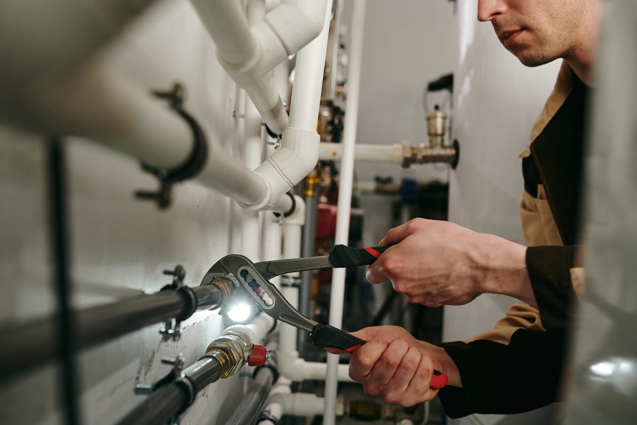 Plumbers maintaining commercial plumbing pipes in Villa Rica